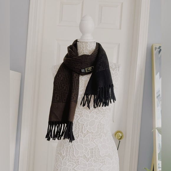 Sold❌Authentic Fendi Wool Scarf - Picture 9 of 15
